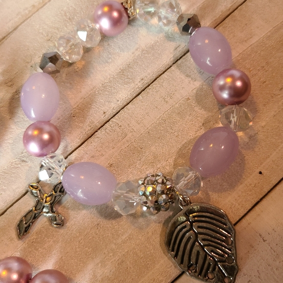 🤚SOLD Handmade Lilac Bracelet Glass Beads - Picture 11 of 13